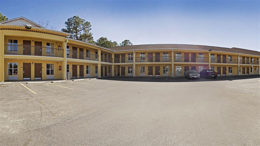 Days Inn By Wyndham Alma Exterior photo