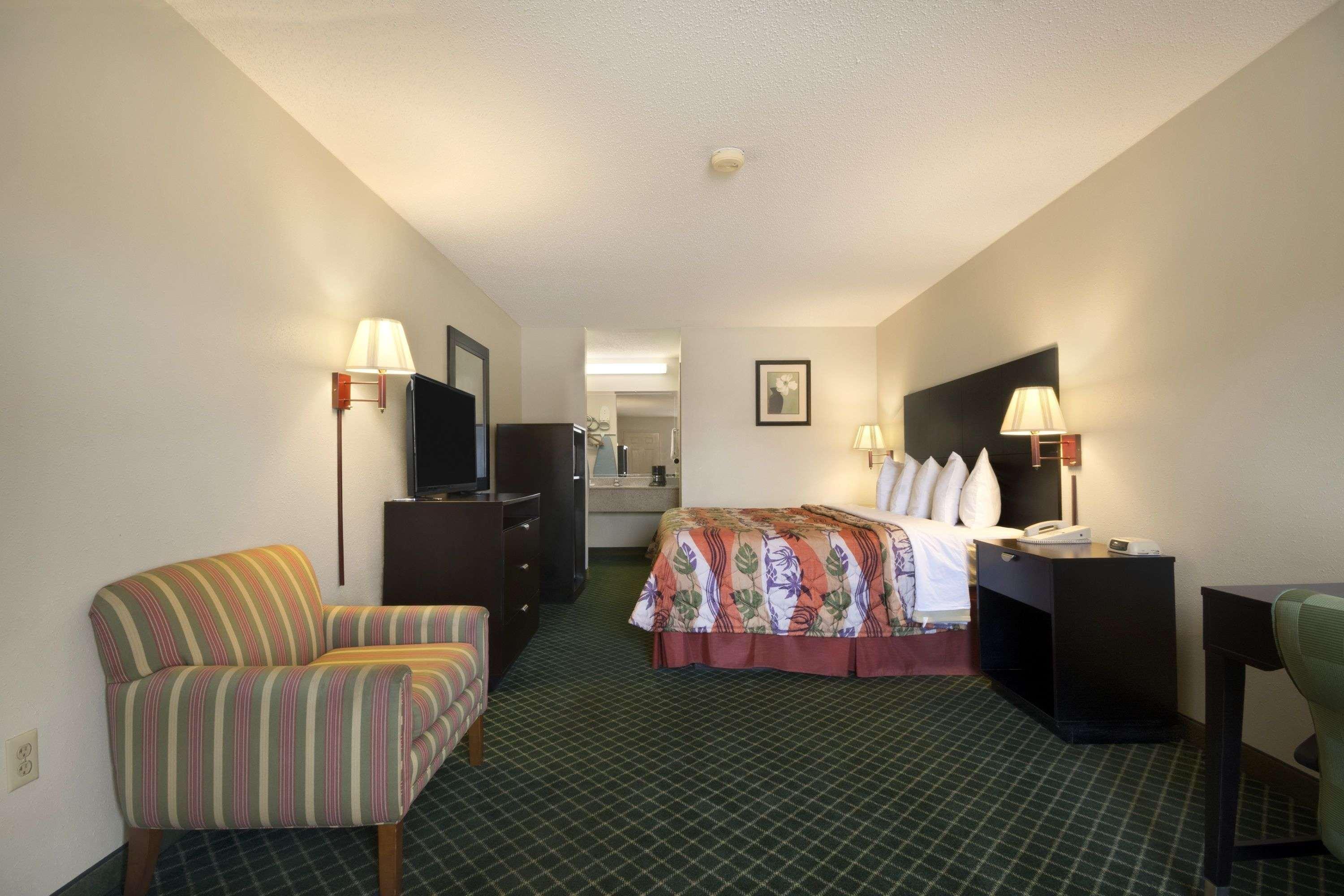 Days Inn By Wyndham Alma Exterior photo