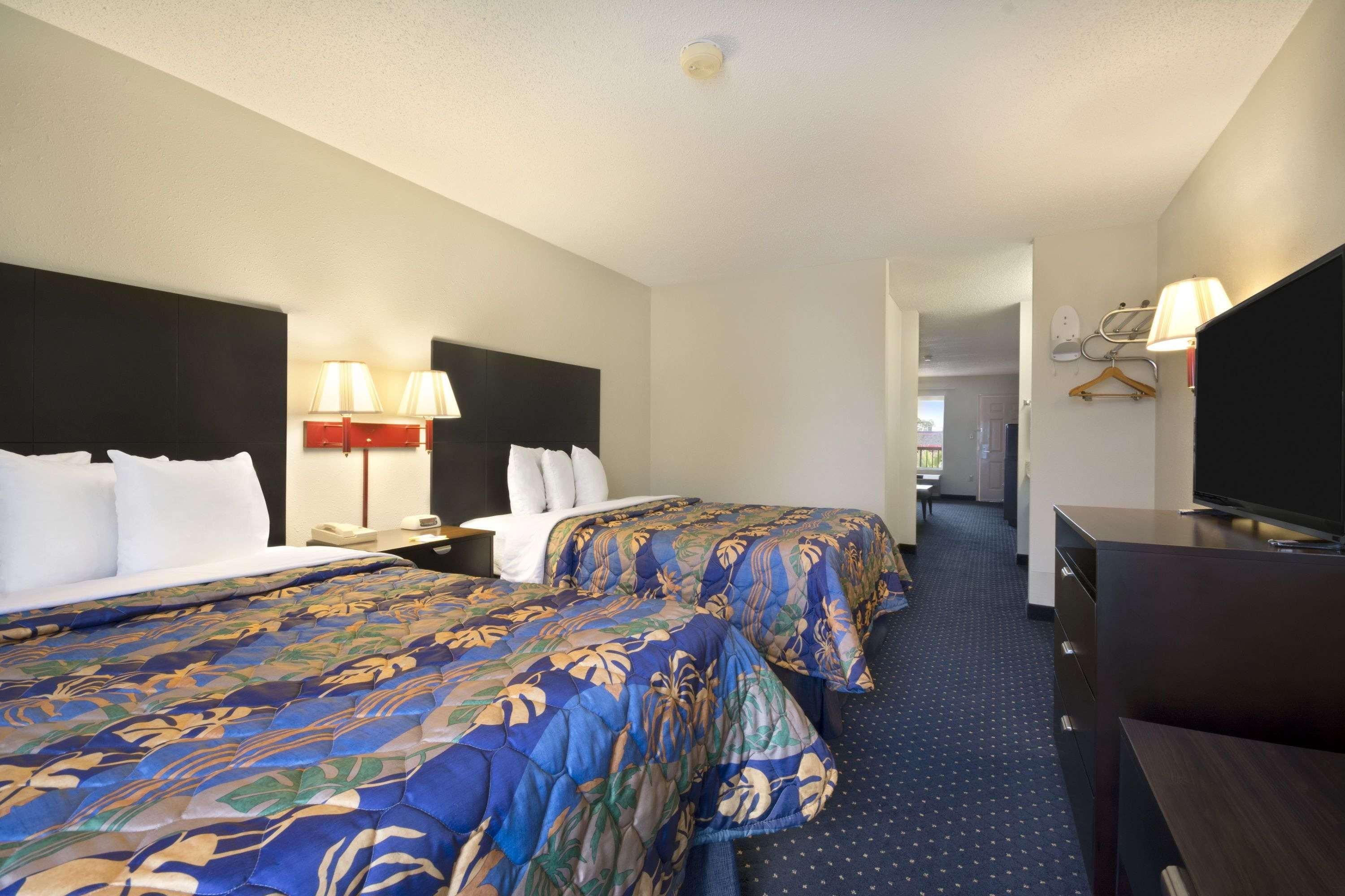 Days Inn By Wyndham Alma Room photo