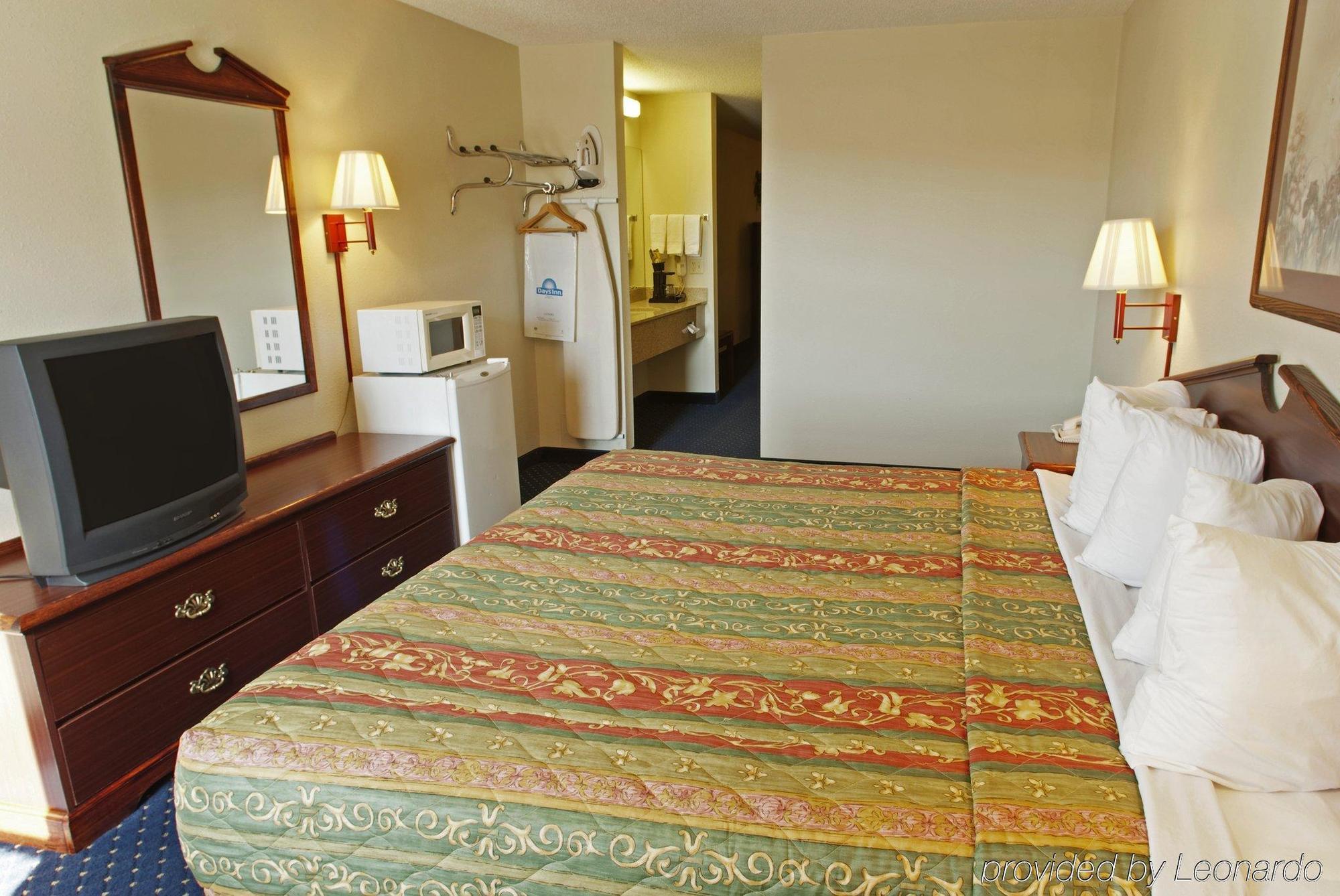 Days Inn By Wyndham Alma Room photo